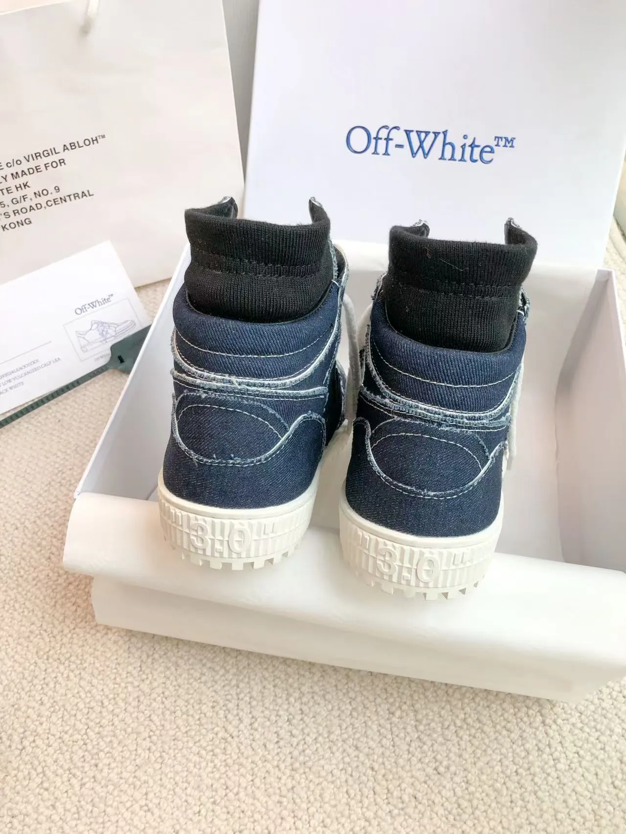 Men's men's shoes P660! 🌈🌈OFF WHITE🌈🌈 ⚡️Couple model⚡️🍓New color🍓 👉Ex-factory price: 130-45 The latest spring model of Gaobang street casual Martin style masterpiece, released the highest quality version on the market 👊 Series original mold opening, original lasting, production technology 1:1 original ➰🔜The best choice for more and more celebrities and Internet celebrities🔸In the classics Changes in the code🔸Innovate in the trend🔸Strive to break away from the shackles of bad street design🔝Although he is not the originator of fashion design, he is definitely a shining dark horse in avant-garde design🐴🆙Do not follow the trend🔅Not universal beauty🔅 Fabric💯First-layer cowhide Lining💯Imported skin-friendly and environmentally friendly polyester mesh Foot pads💯Original molded high-elastic environmentally friendly molding pads Midsole💯Original lasting process Outsole💯Rubber outsole Packaging💯Official website synchronized full set of packaging (brand wrapping paper, brand certificate, brand cloth bag)